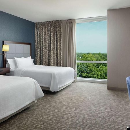 Hampton Inn & Suites Teaneck/Glenpointe Екстер'єр фото